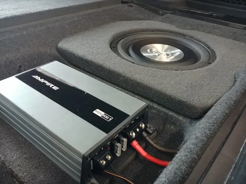 BMW 3er / Subwoofer Nachrüstung bei CSP2000