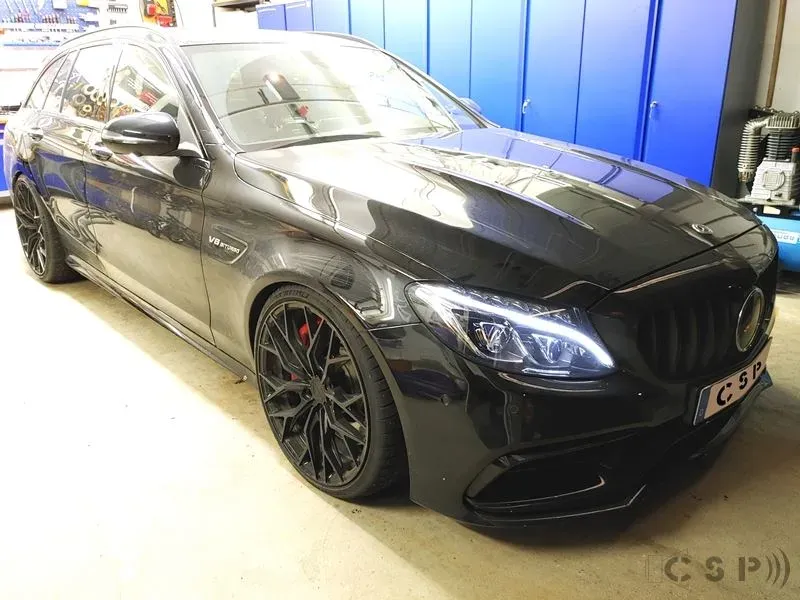 Mercedes C63 mit 8 Kanal Premium Soundsystem bei CSP2000