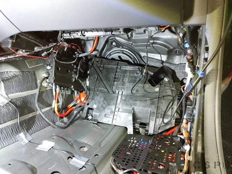 Mercedes C63 mit 8 Kanal Premium Soundsystem