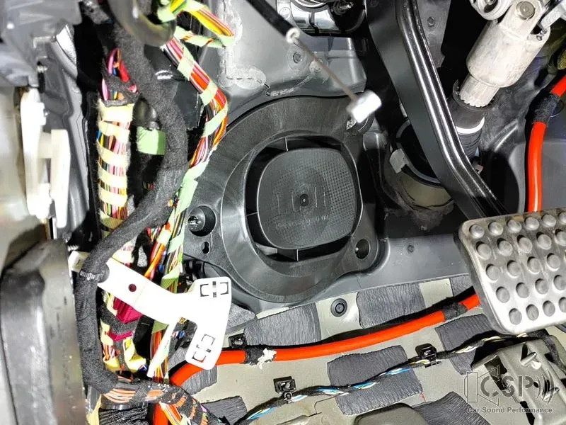 Mercedes C63 mit 8 Kanal Premium Soundsystem