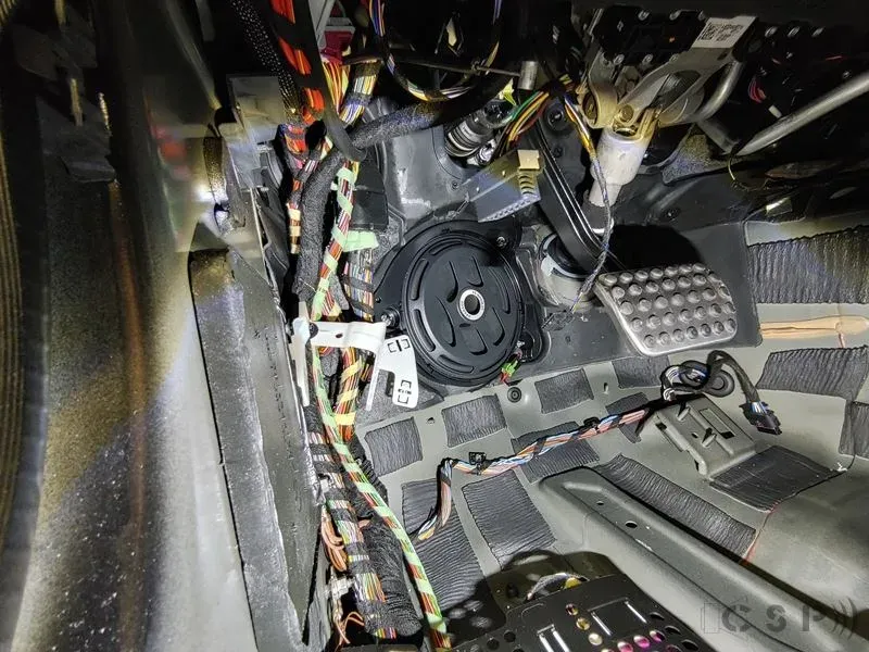 Mercedes C63 mit 8 Kanal Premium Soundsystem