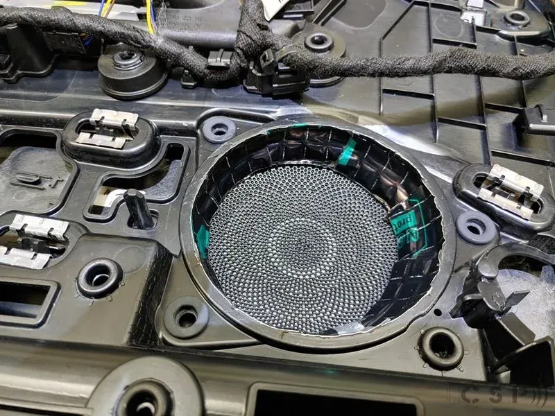 Mercedes C63 mit 8 Kanal Premium Soundsystem