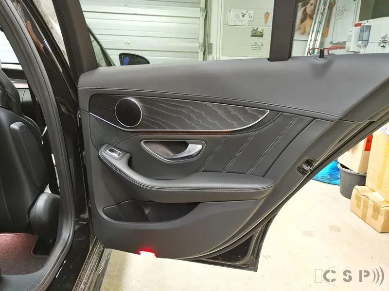 Mercedes C63 mit 8 Kanal Premium Soundsystem