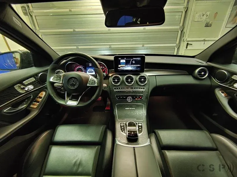 Mercedes C63 mit 8 Kanal Premium Soundsystem