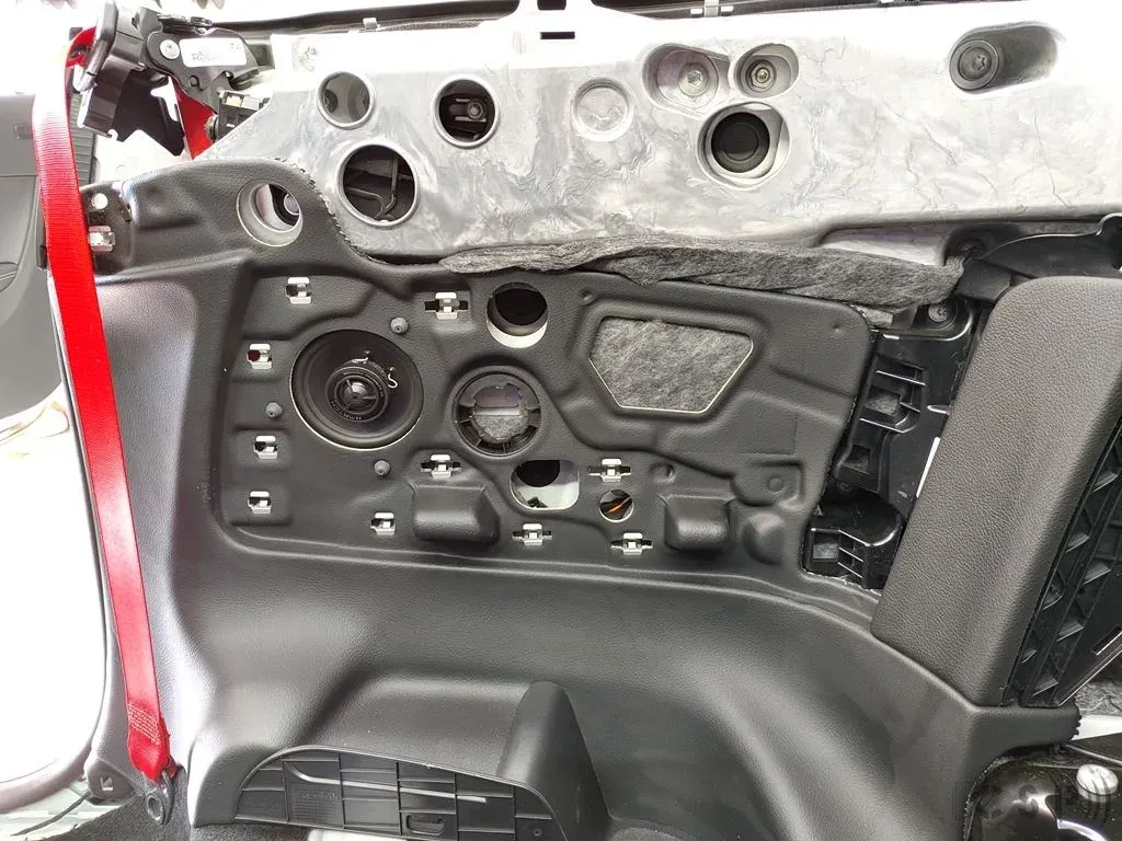 Mercedes C-Klasse Cabrio - 10 Kanal DSP Hifi Soundsystem