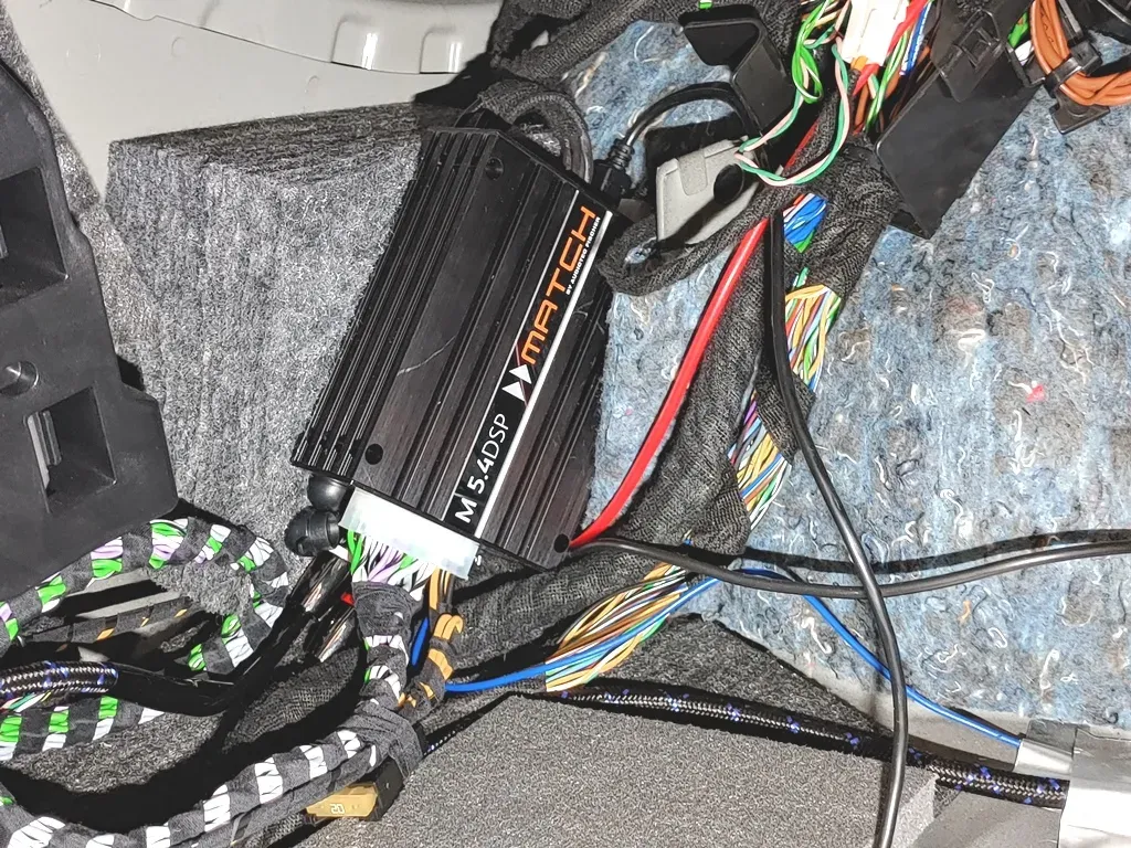 Mercedes CLS - DSP Hifi Anlage mit Subwoofer Erweiterung