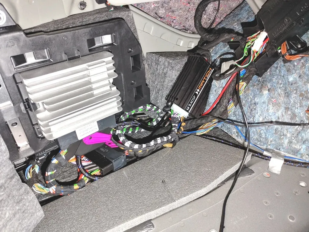 Mercedes CLS - DSP Hifi Anlage mit Subwoofer Erweiterung