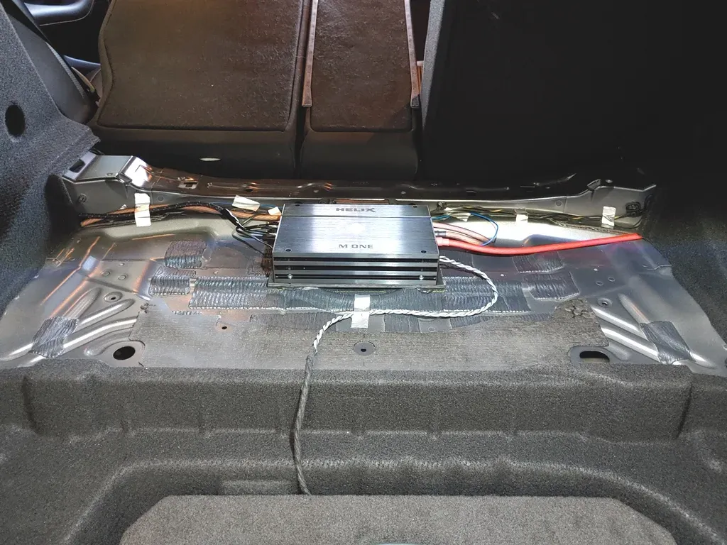 Mercedes CLS - DSP Hifi Anlage mit Subwoofer Erweiterung