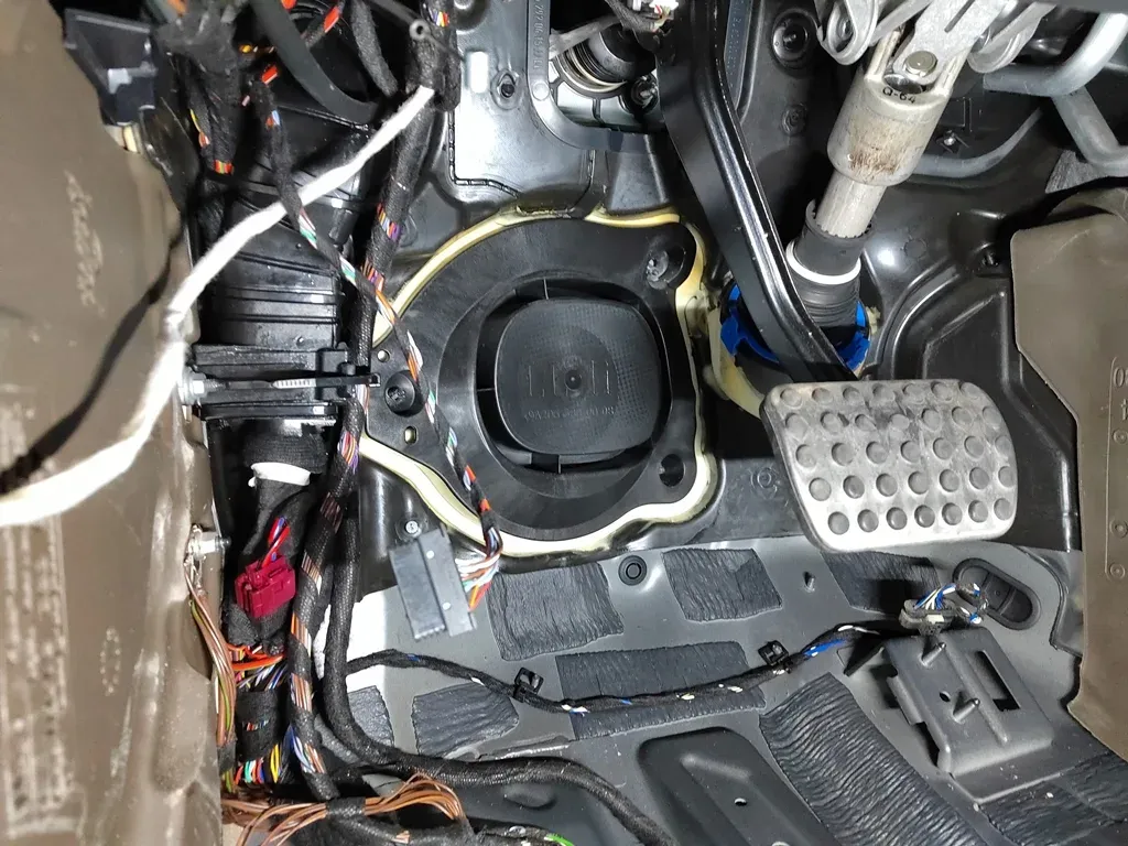 Mercedes E-Klasse - High Performance Soundsystem / CSP Car Hifi