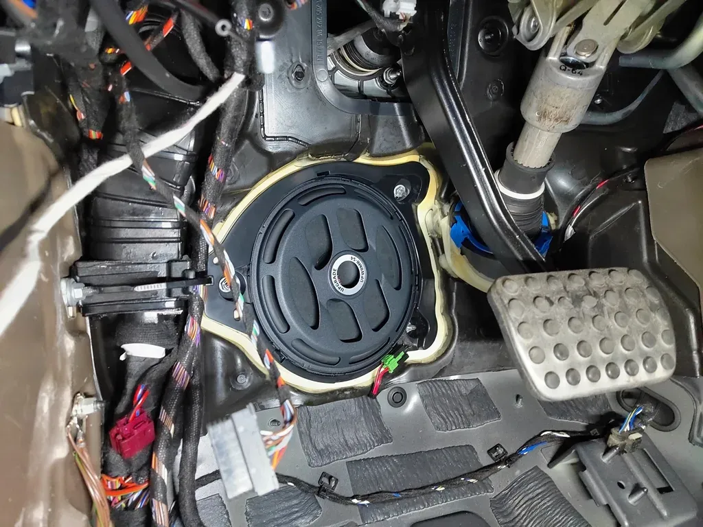 Mercedes E-Klasse - High Performance Soundsystem / CSP Car Hifi