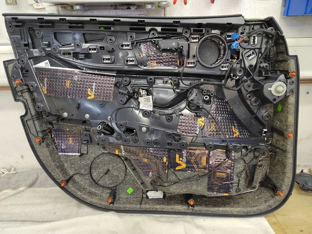 Mercedes E-Klasse - High Performance Soundsystem / CSP Car Hifi