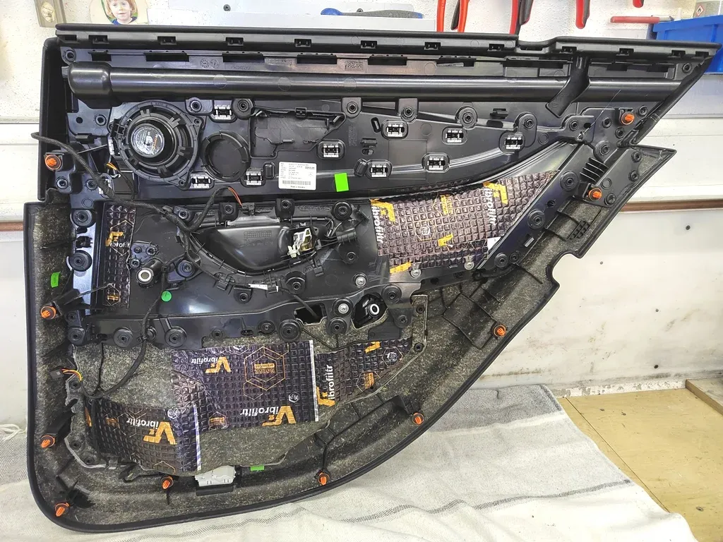 Mercedes E-Klasse - High Performance Soundsystem / CSP Car Hifi