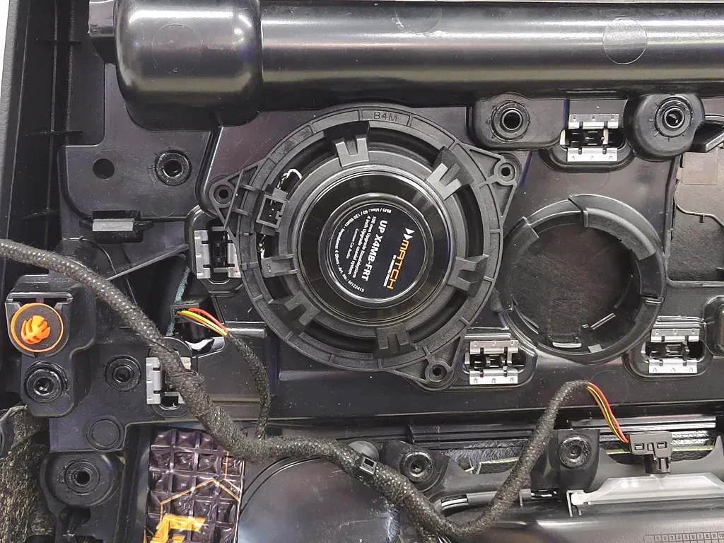 Mercedes E-Klasse - High Performance Soundsystem / CSP Car Hifi