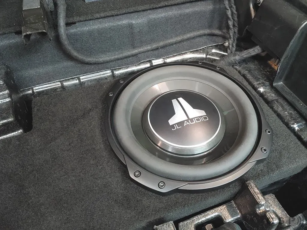 Mercedes E63 - High End Soundsystem