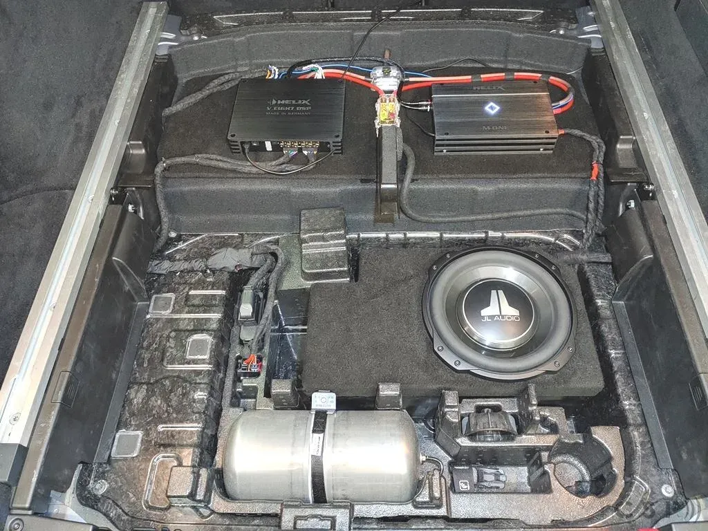 Mercedes E63 - High End Soundsystem