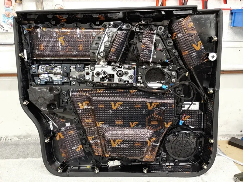 Mercedes G-Klasse W463 - 10 Kanal Hifi Soundsystem