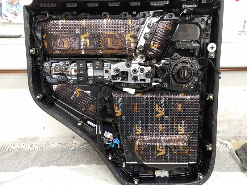 Mercedes G-Klasse W463 - 10 Kanal Hifi Soundsystem