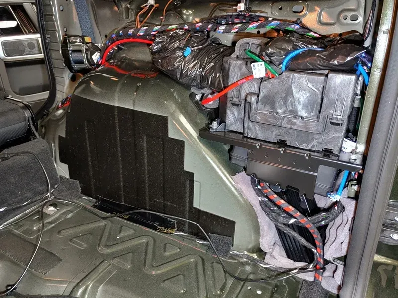 Mercedes G-Klasse W463 - 10 Kanal Hifi Soundsystem