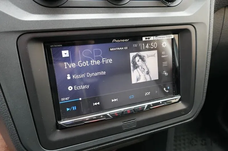 VW Caddy - Rückfahrkamera mit Hifi Soundsystem