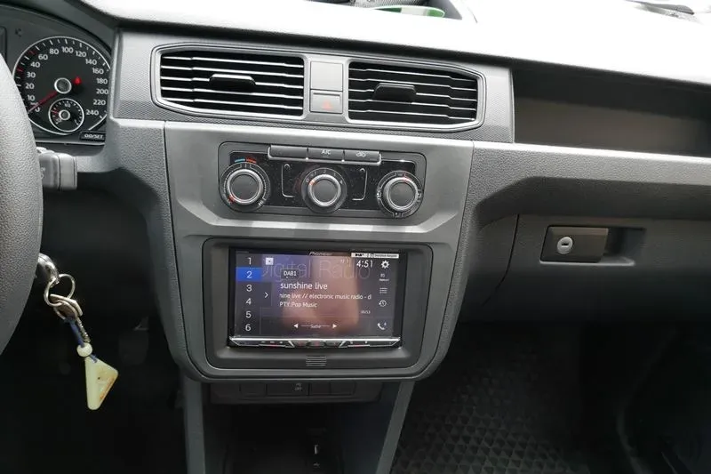 VW Caddy - Rückfahrkamera mit Hifi Soundsystem