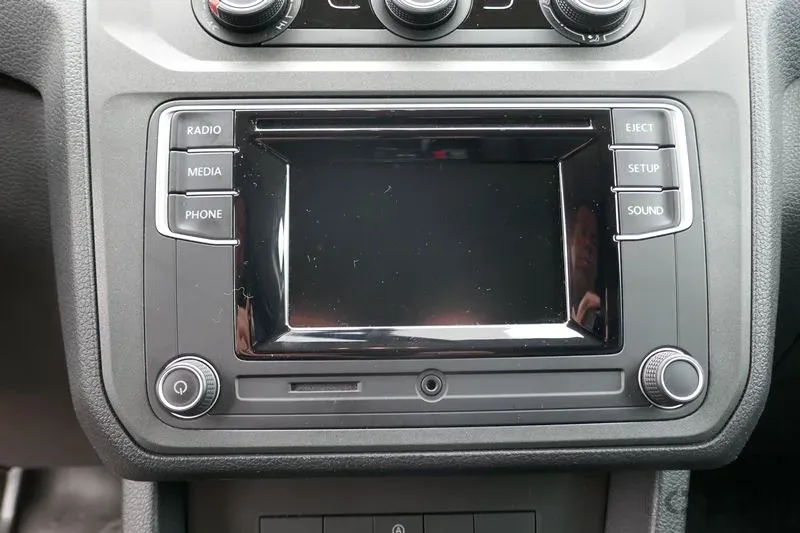 VW Caddy - Rückfahrkamera mit Hifi Soundsystem