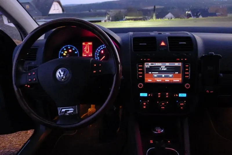 VW Golf 5 Subwoofer Upgrade / Car Hifi Einbauservice CSP Nürburgring